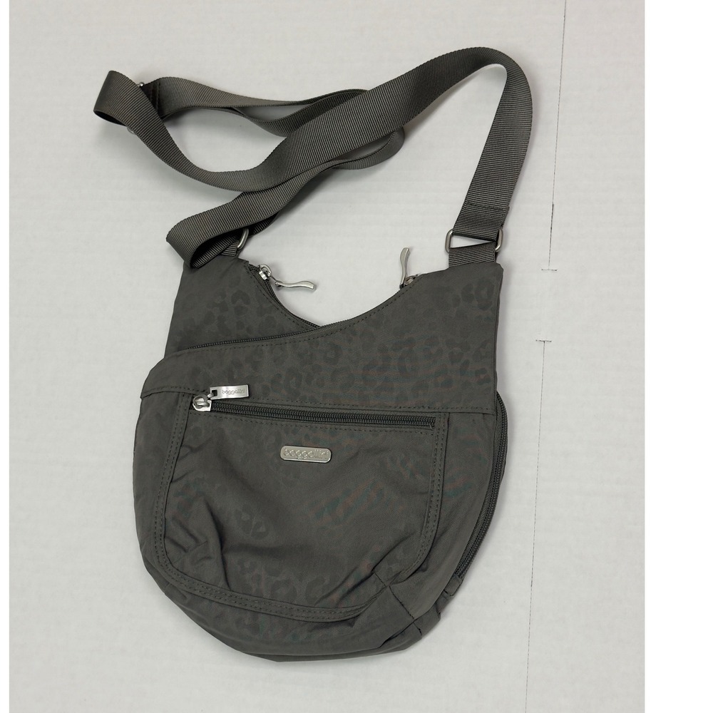 Baggallini Crossbody Bag Womens Medium‎ Gray Leopard Print Nylon Multi-Zip